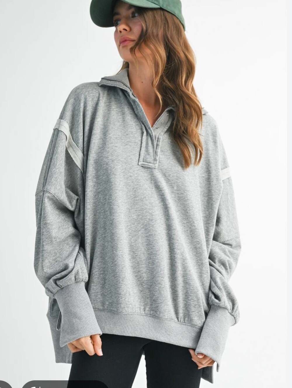 Relaxed Grey Pullover Sweatshirt - Lightweight Women’s Top By Rubzoof Size Small
